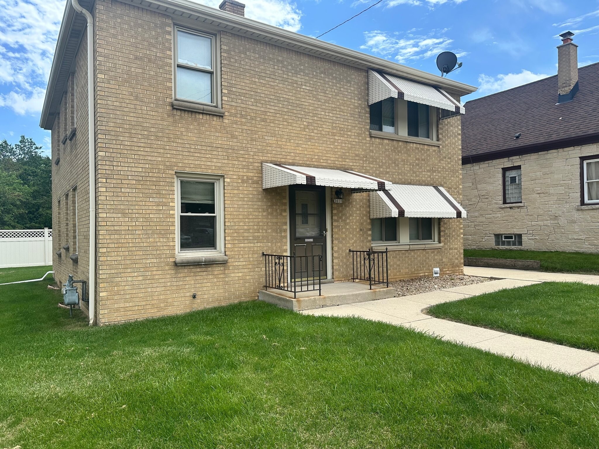 Building Photo - 3610 S Howell Ave