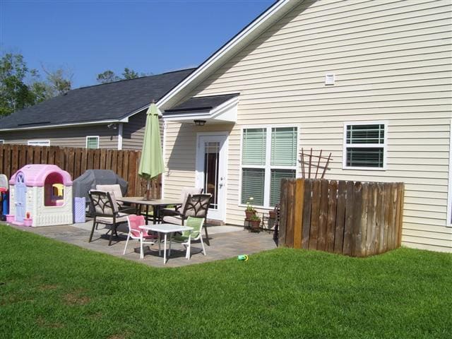 Building Photo - 35 Chapel Lake N