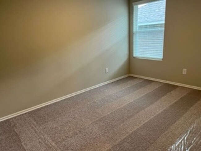 Building Photo - 1st Month Free!