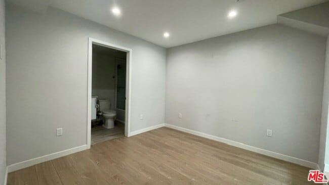 Building Photo - 5226 Satsuma Ave