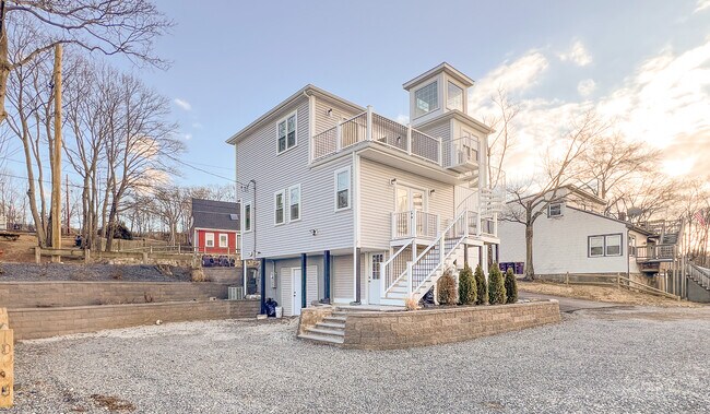 Building Photo - 194 Commercial St