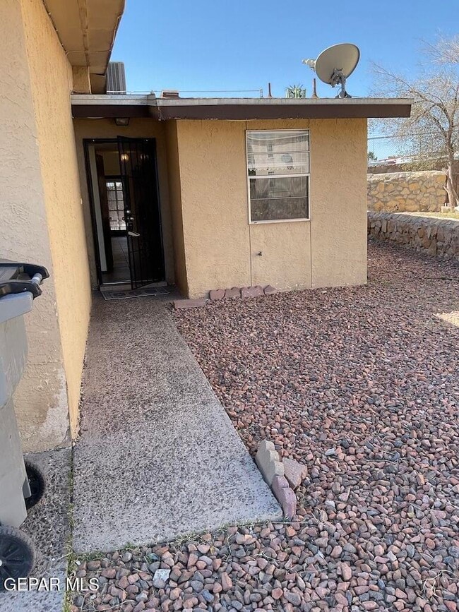 Building Photo - 1504 Monte Sanders Ln