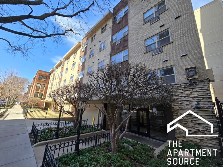 Building Photo - 420 W Aldine Ave