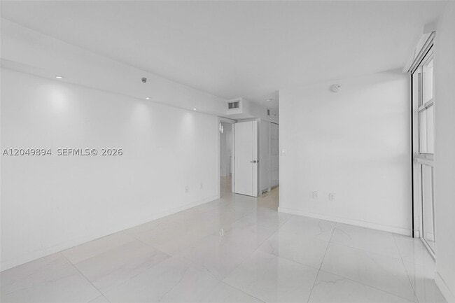 Building Photo - 20515 E Country Club Dr