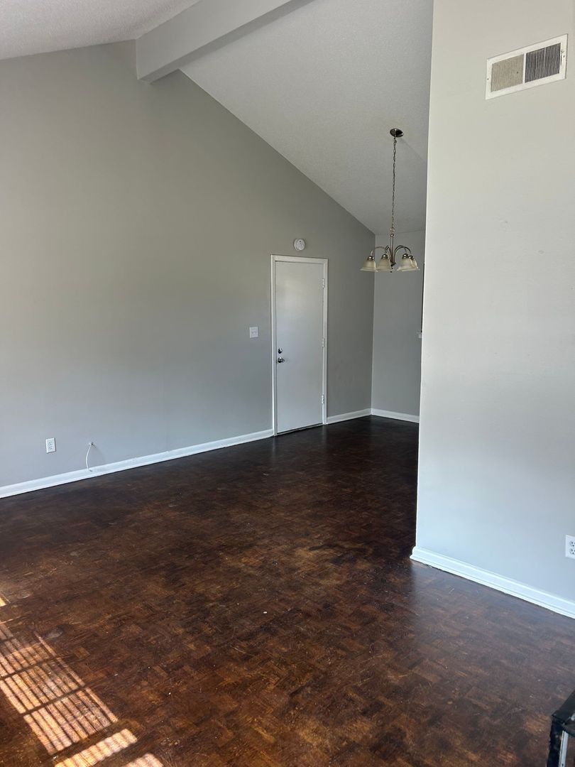 Building Photo - 4558 Almo Ave