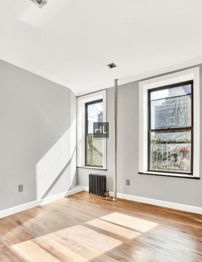 Building Photo - Second Avenue