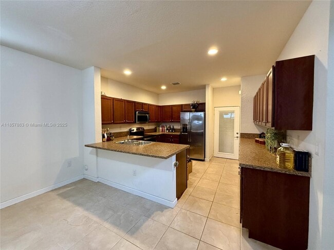 Building Photo - 698 SE 34th Terrace