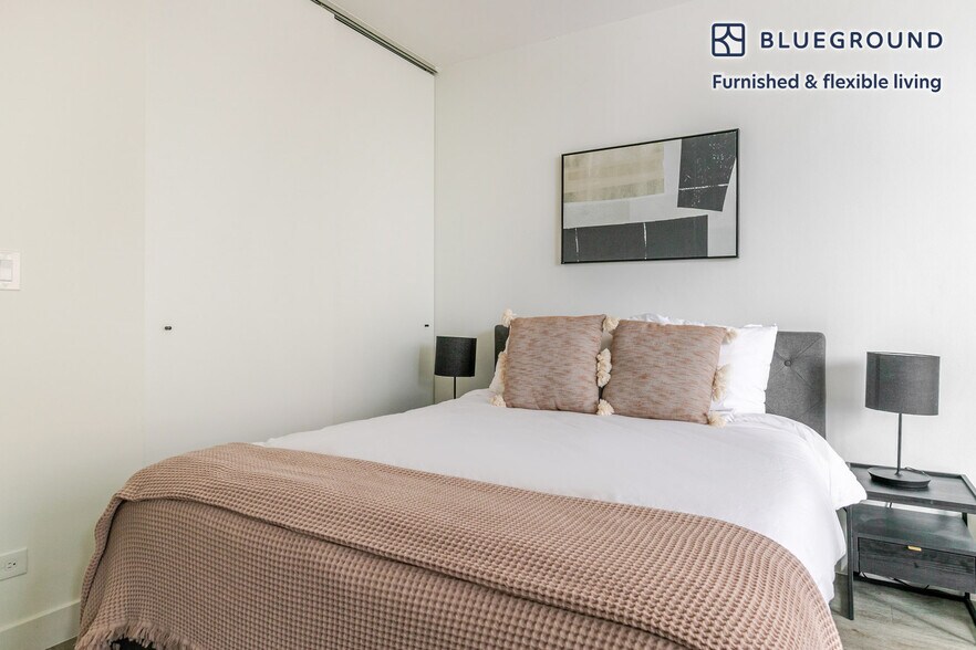 Building Photo - 21 E Chestnut St