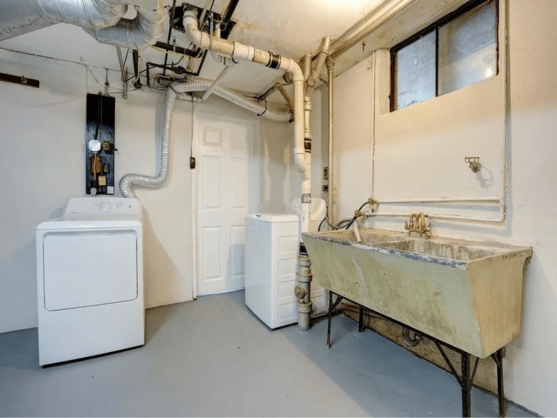 Building Photo - 2784 Breezy Way