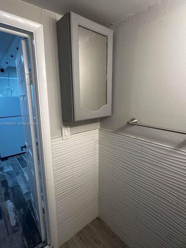 Building Photo - 6837 SW 39th Terrace