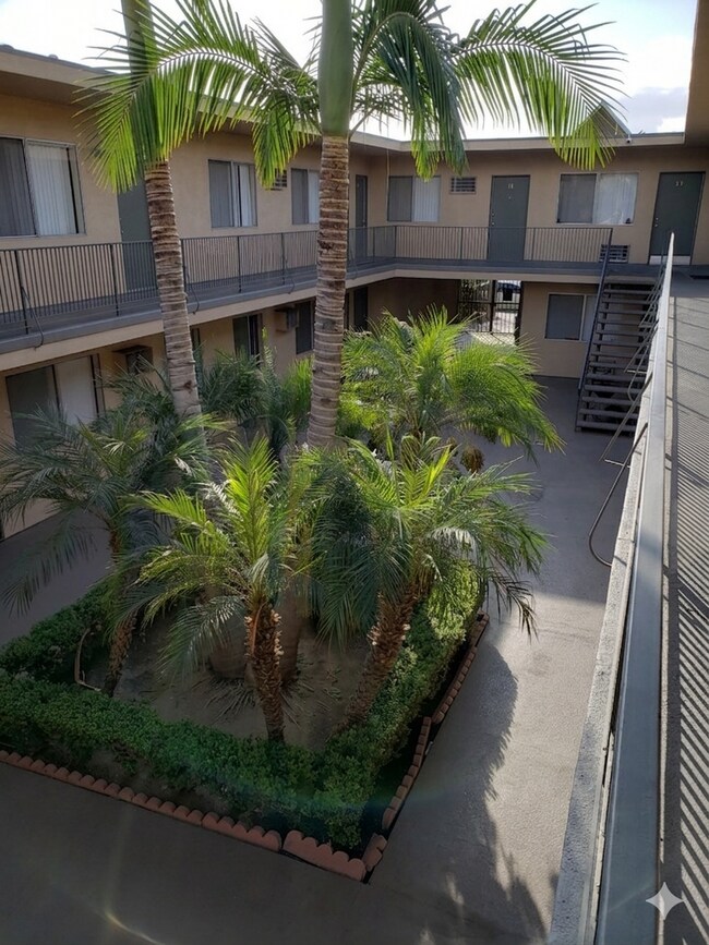 Building Photo - Fully Renovated 1BR in Van Nuys – Modern Kitchen + Parking