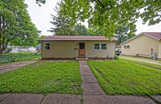 Building Photo - 714 N Green St