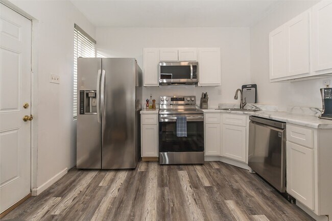 Building Photo - 4992 Botanical Ave