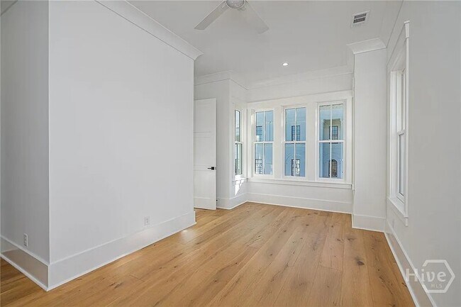 Building Photo - 312 W 38th St