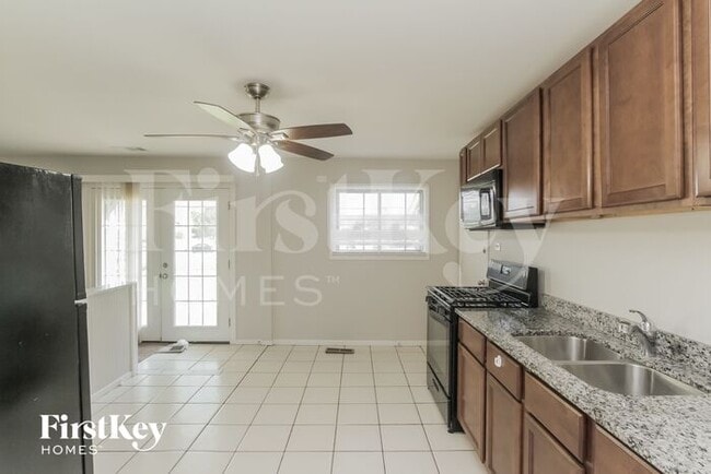 Building Photo - 17031 S 88th Ave