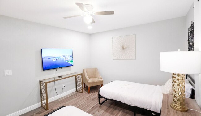 Building Photo - 1063-67 Gillespie Dr