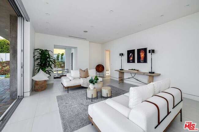 Building Photo - 770 Paseo Miramar