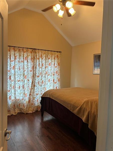 Building Photo - 1880 Manor View