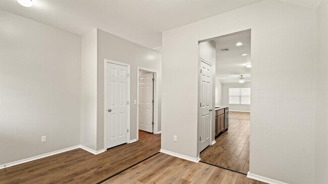 Building Photo - 621 Christian Ln