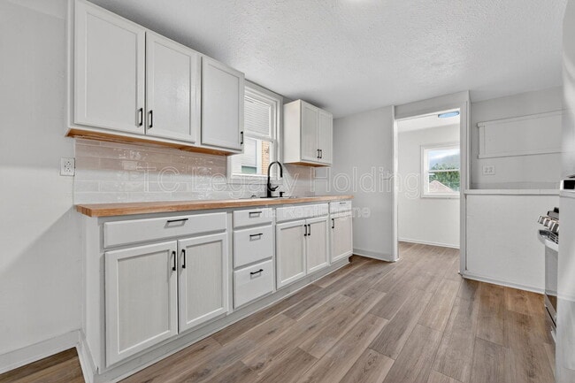 Building Photo - 2008 Pride Ave