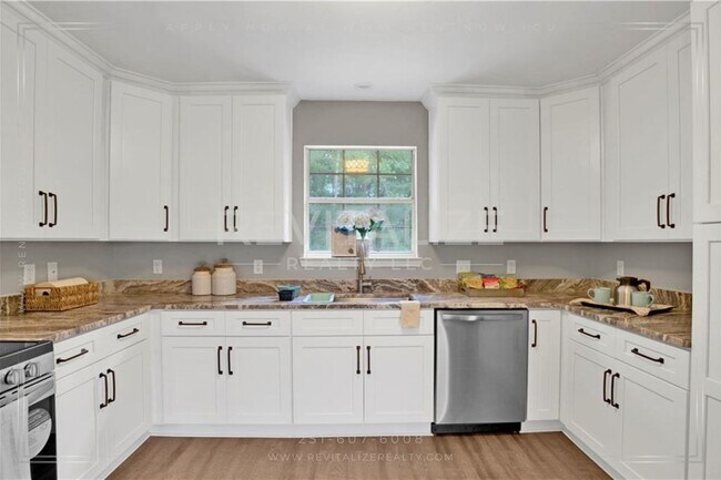 Building Photo - Beautifully Updated 3/2 Brick Home in Fole...