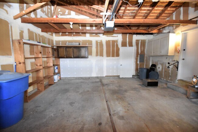Building Photo - 67-67 Payne River Cir