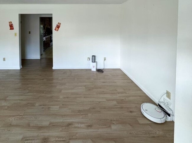 Building Photo - 810 Highland Dr