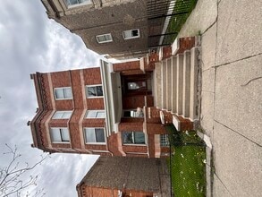Building Photo - 1538 N Avers Ave
