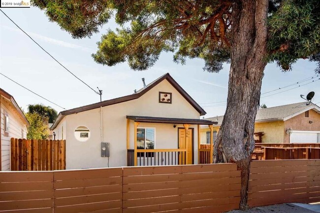 Building Photo - 106 Chanslor Ave