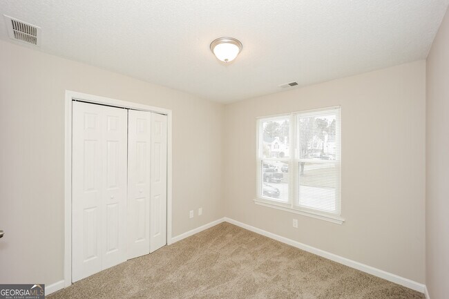 Building Photo - 4050 Robin Cir
