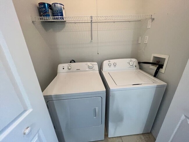 Building Photo - 5578 Metrowest Blvd