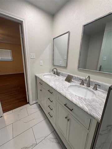 Building Photo - 615 Oak Forest Dr