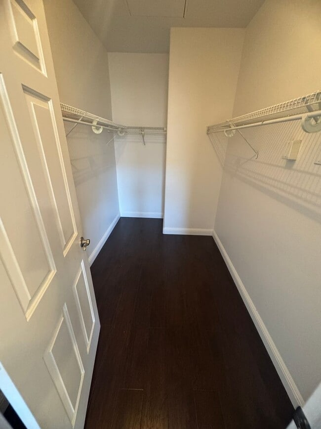 Building Photo - Spacious 2 Story Condo In Westlake Villas