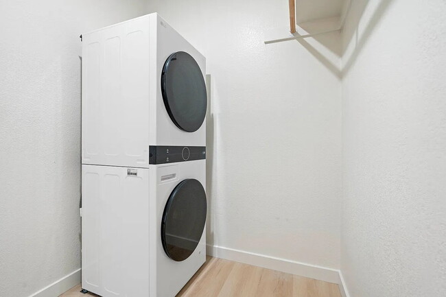 Building Photo - AVAILABLE AUGUST - BRAND NEW 1 BED/1BATH UNIT