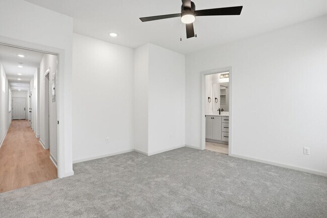 Building Photo - 3 Bed | 2 Bath Luxury Duplex