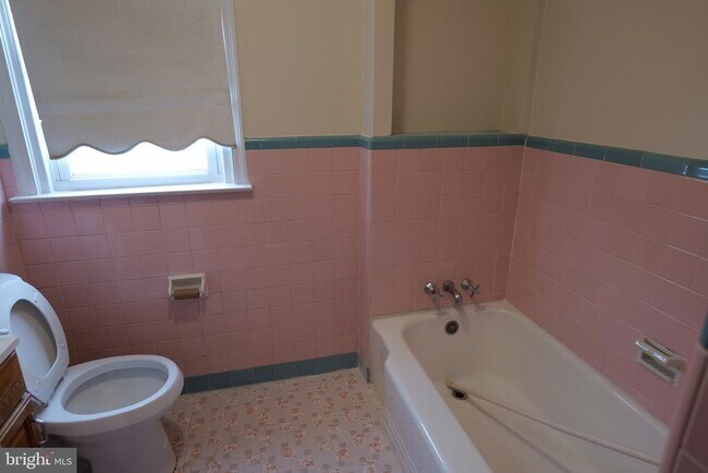 Building Photo - 1131 Kerper St