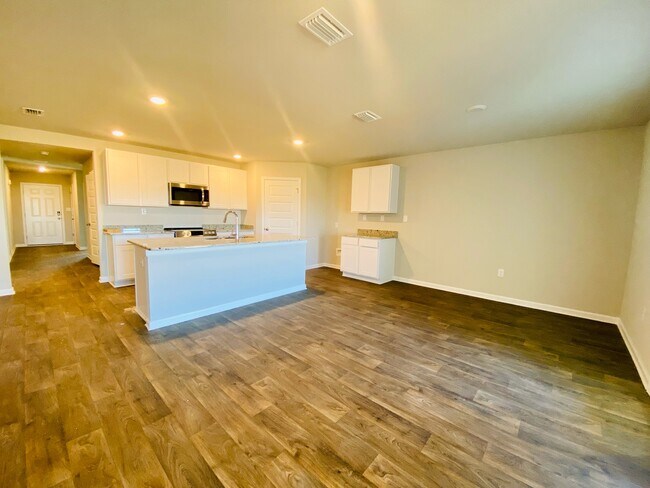 Building Photo - 23135 Shadowridge Dr