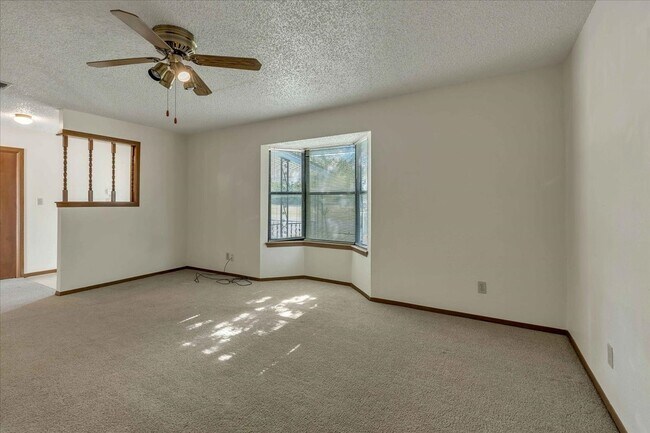 Building Photo - 8929 NE 52nd St