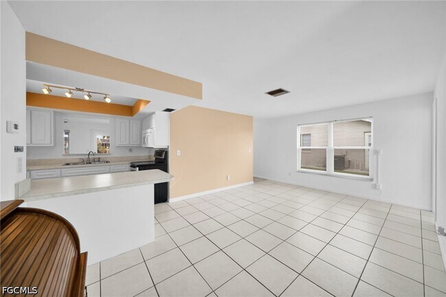 Building Photo - 1207 SE 40th Terrace