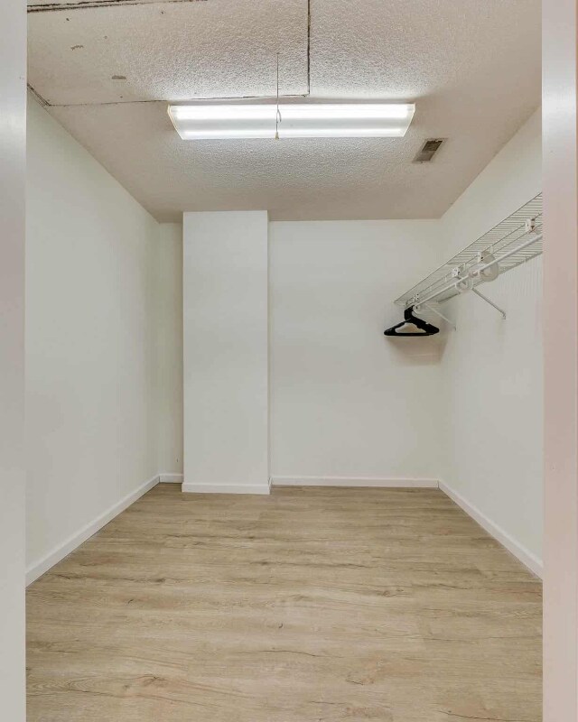 Building Photo - 5009 Emerald Dr