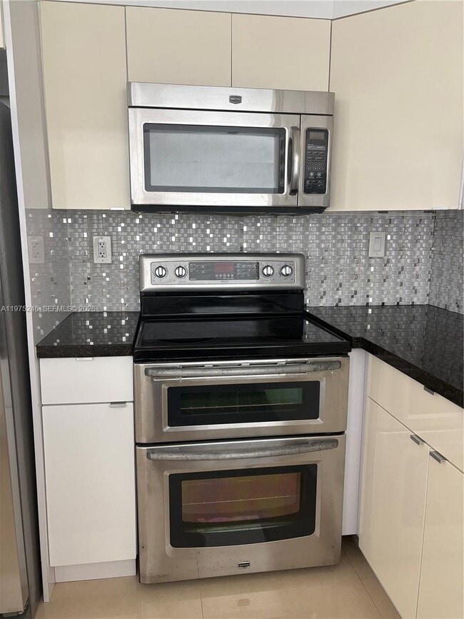 Building Photo - 16558 NE 26th Ave