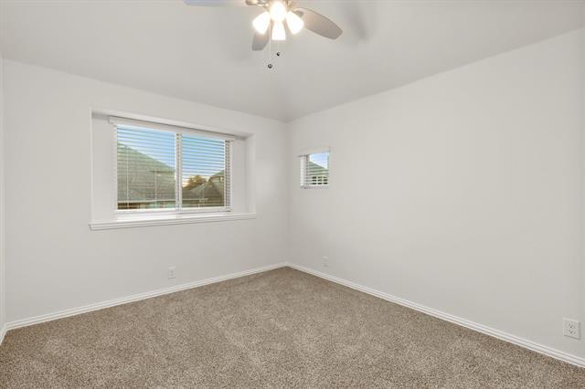 Building Photo - 613 Sedona St