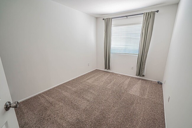 Building Photo - The Palisades -  3 Bedroom Townhome for Rent in Stevenson Ranch!