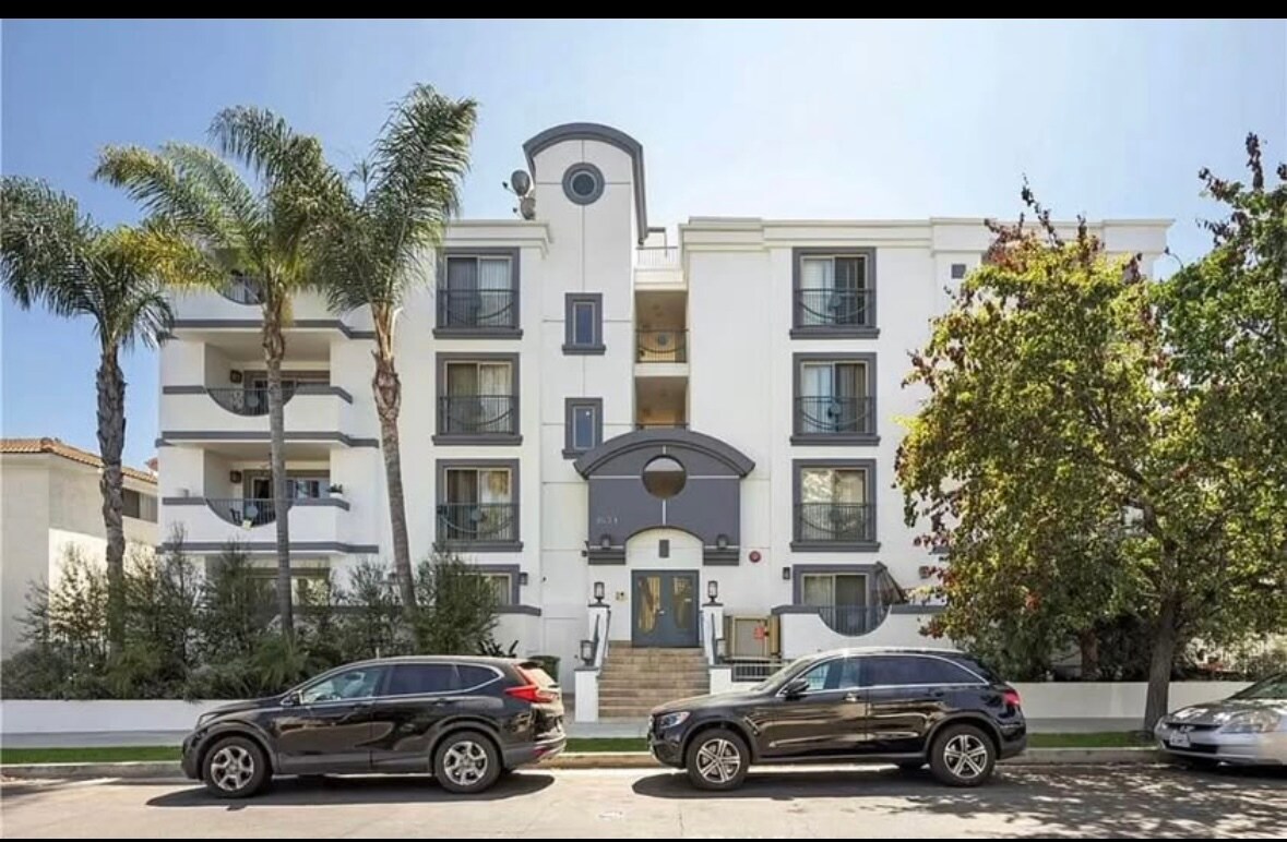 Building Photo - 1621 Barry Ave