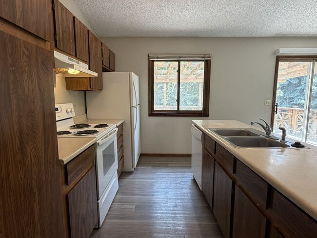 Building Photo - 2013 Custer Dr
