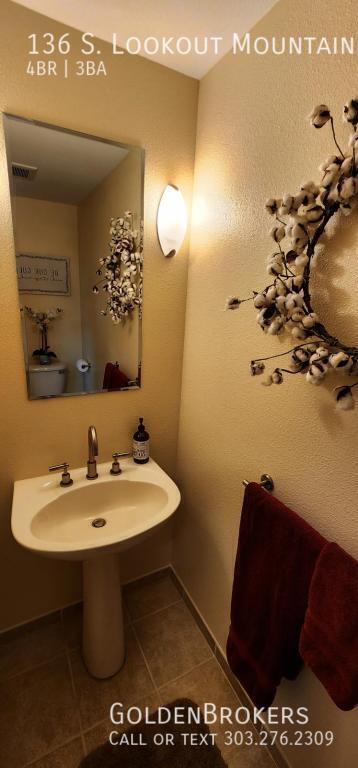 Building Photo - 136 S Lookout Mountain Rd