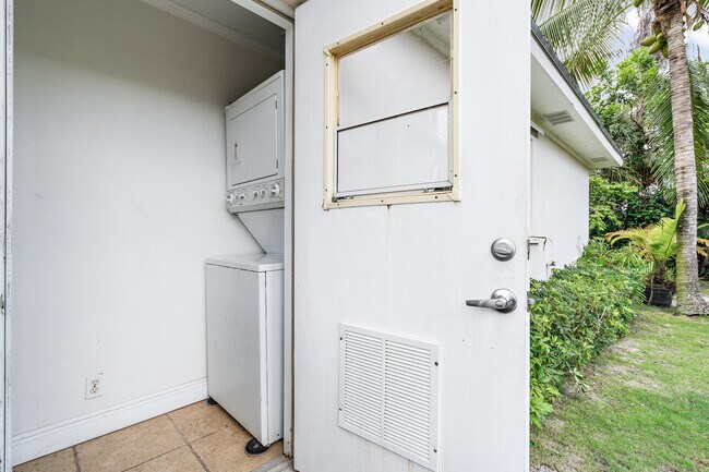 Building Photo - 245 Cortez Rd