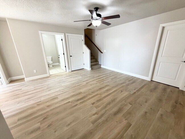 Building Photo - 355 W 200 S