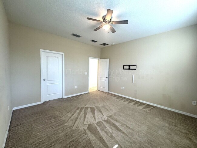 Building Photo - 215 Lakeshore Dr