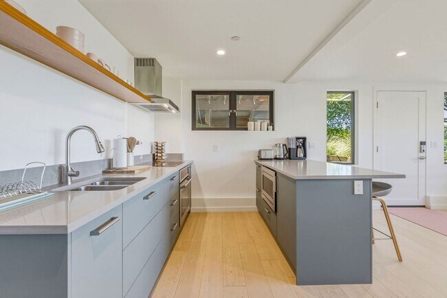 Building Photo - Beautifully Remodeled 4BR + Office Mill Valley Home — Furnished, Private 3/4-Acre Setting, Walk t...